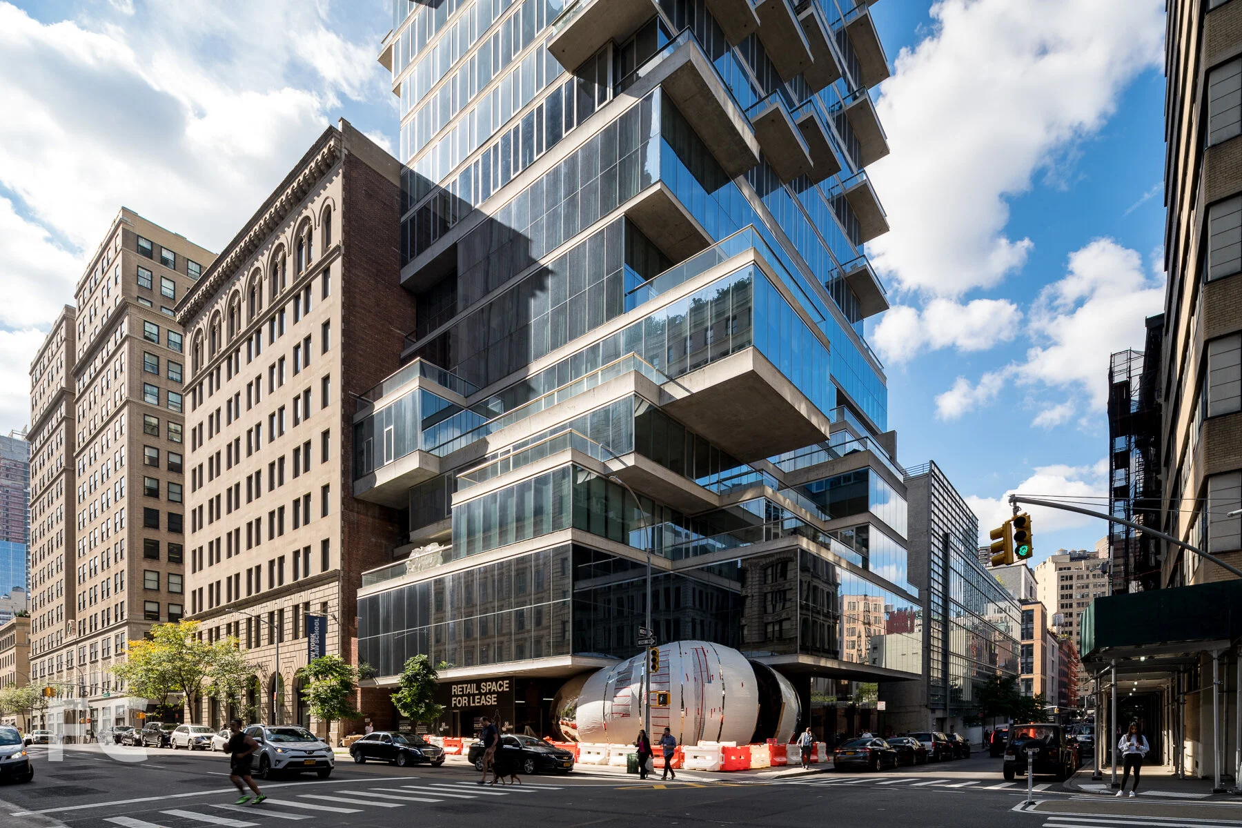 アート・デザイン・音楽 Apartment Buildings Now Construction Update: 56 Leonard Street - Anish Kapoor Sculpture